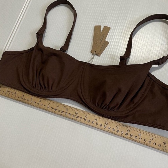 SKIMS Bikini Set bra size 4x and bikini is size 3 - Picture 7 of 11